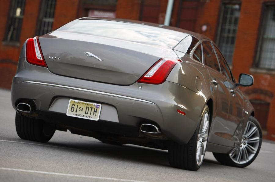  Jaguar XJL 2011 года  (фото 21 из 44)